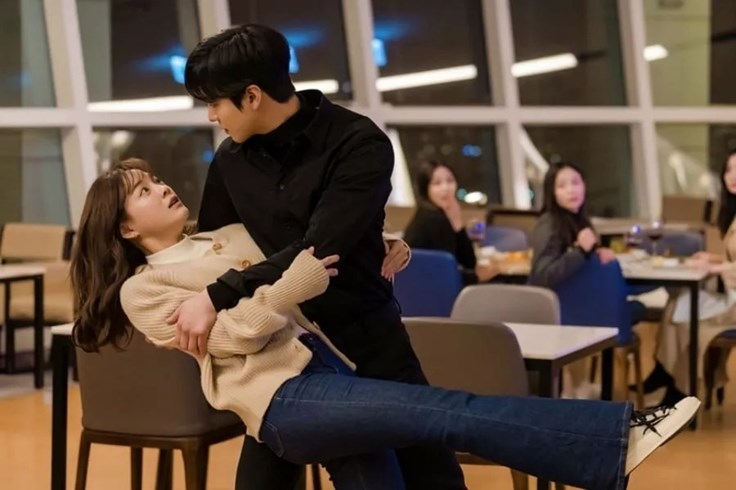 “Hẹn hò chốn công sở” tập 7: Ahn Hyo Seop nỗ lực giành trái tim Kim Sejeong
