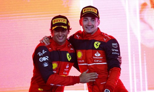 2 tay đua của đội Ferrari, Charles Leclerc và Carlos Sainz, lần lượt về 2 vị trí đầu tiên tại Bahrain GP. Ảnh: F1