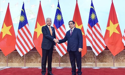 Thủ tướng Phạm Minh Chính và Thủ tướng Malaysia Dato’ Sri Ismail Sabri bin Yaakob chụp ảnh chung. Ảnh: Nhật Hạ