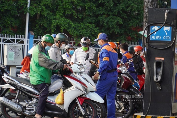 Nhịp sống 24h: Giá xăng dầu giảm sau 7 lần tăng liên tiếp Nhịp sống 24h: Giá xăng dầu giảm sau 7 lần tăng liên tiếp