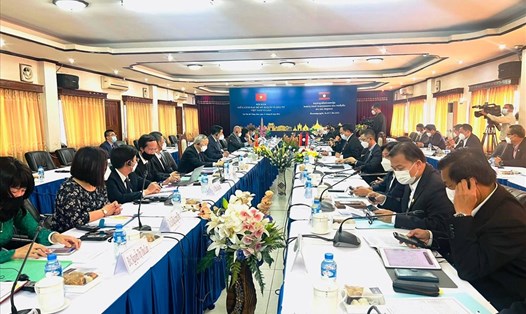 Toàn cảnh buổi hội đàm chính thức giữa 2 đoàn đại biểu Bộ KHĐT Việt Nam và Lào tại Vientiane chiều 21.3.2022. Ảnh: MPI