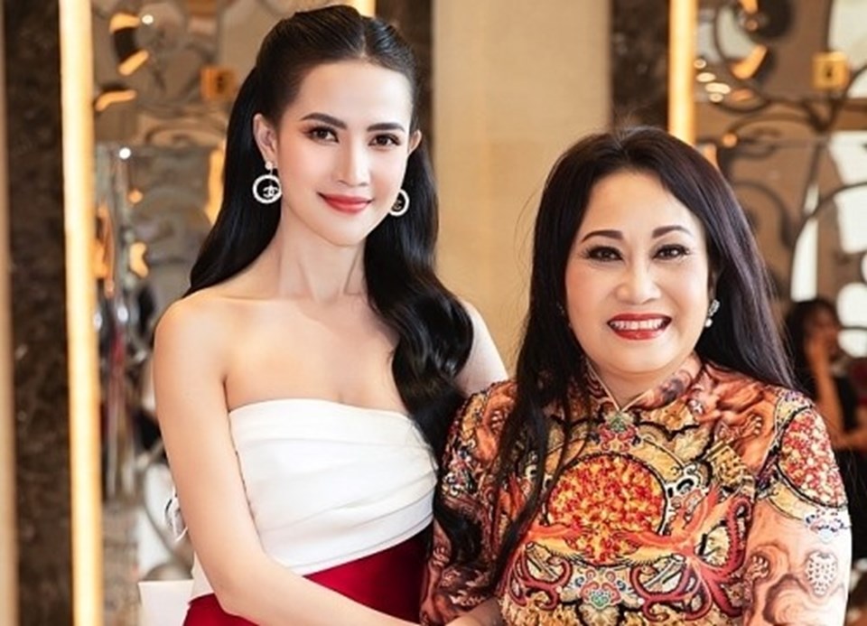 Phan Thị Mơ hội ngộ Thanh Hằng. Ảnh: NSCC. Phan Thị Mơ hội ngộ Thanh Hằng. Ảnh: NSCC.