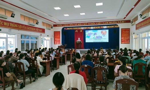 Liên đoàn Lao động quận Ngũ Hành Sơn tổ chức chương trình sinh hoạt chuyên đề "Tư tưởng Hồ Chí Minh về xây dựng gia đình hạnh phúc". Ảnh: Song Phương