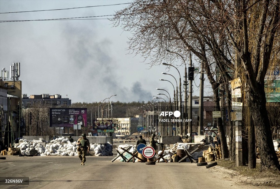 Binh sĩ Ukraina tại một chốt kiểm soát ở thủ đô Kiev ngày 22.3.2022. Ảnh: AFP