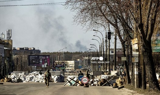 Binh sĩ Ukraina tại một chốt kiểm soát ở thủ đô Kiev ngày 22.3.2022. Ảnh: AFP