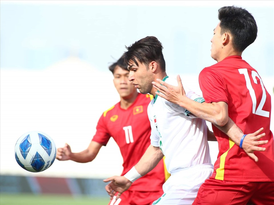 U23 Việt Nam vs U23 Iraq: Xuân Tú đánh đầu chệch cột dọc