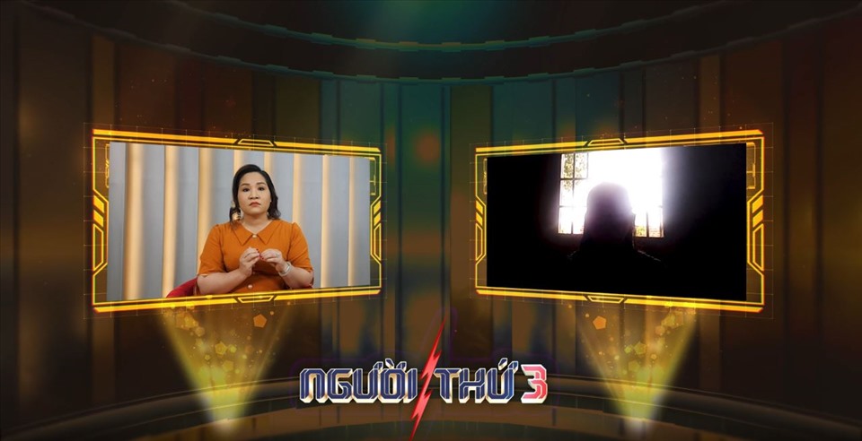 Chị A trò chuyện với tiến sĩ Tô Nhi A (trái) tại "Người thứ 3". Ảnh: NSX.