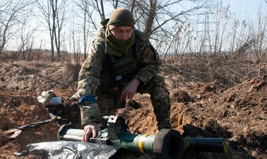 EU tăng cường cung cấp vũ khí cho Ukraina. Ảnh: AP