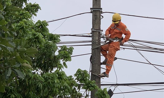 Người lao động ngành điện. Ảnh: Hải Nguyễn