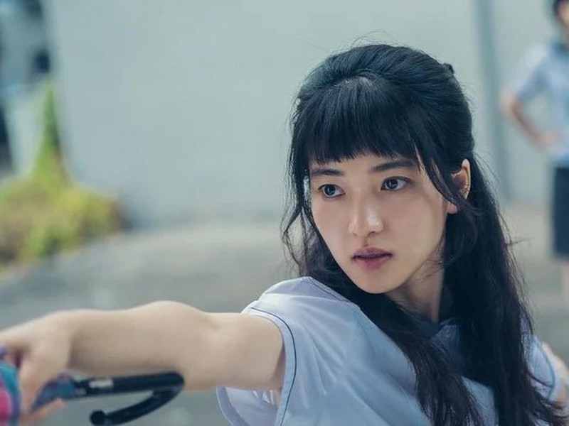 Kim Tae Ri vào vai nữ sinh trung học rất "ngọt" dù đã 32 tuổi. Ảnh: Poster tvN.