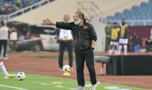 Huấn luyện viên Park Hang-seo trong trận đấu với Oman. Ảnh: Minh Hiếu