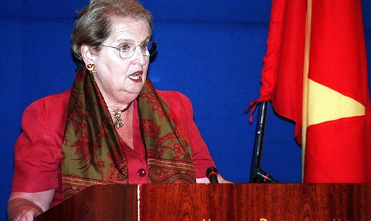Ngoại trưởng Mỹ Madeleine Albright trong cuộc họp báo tại Hà Nội ngày 6.9.1999. Ảnh: AFP