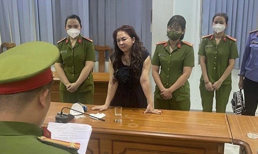 Bà Nguyễn Phương Hằng tại cơ quan công an chiều ngày 24.3. Ảnh: CACC