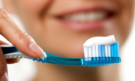 Kem đánh răng có tác dụng trị mụn cám và mụn đầu đen khá hiệu quả. Ảnh: Xinhua