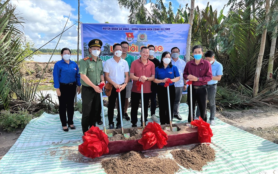 Cây cầu sau khi hoàn thành sẽ giúp người dân nơi đây đi lại dễ dàng hơn. Ảnh: PV