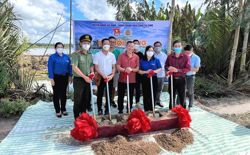 Cây cầu sau khi hoàn thành sẽ giúp người dân nơi đây đi lại dễ dàng hơn. Ảnh: PV