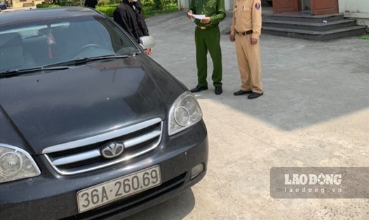 Đối tượng Phạm Thế Sơn bị lực lượng CSGT Công an tỉnh Ninh Bình bắt giữ. Ảnh: NT
