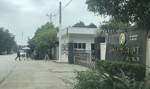 Một nhóm công nhân vào Công ty Dongwon Glove Việt Nam sau giờ nghỉ trưa. Ảnh: Bảo Hân