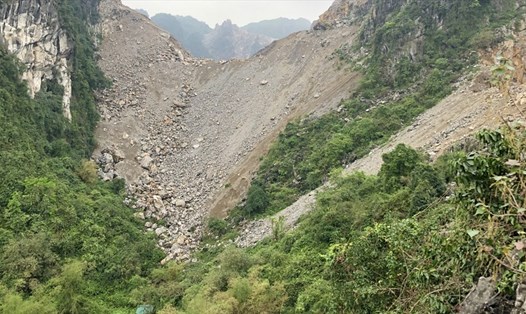 Công ty TNHH Duyên Hà khai thác đá làm vùi lấp hàng chục nghìn mét vuông rừng phòng hộ tại thành phố Tam Điệp (Ninh Bình). Ảnh: NT