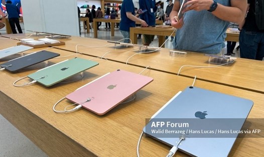 iPad Air 5 bị nhiều người dùng phàn nàn vì chất lượng hoàn thiện kém. Ảnh: AFP