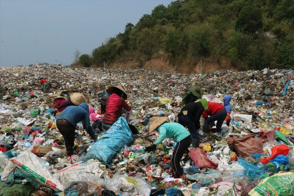 UBND tỉnh Đắk Lắk yêu cầu các đơn vị liên quan xử lý dứt điểm những bất cập trong việc phân loại, xử lý rác thải bệnh nhân COVID-19 thời gian qua. Ảnh: T.X