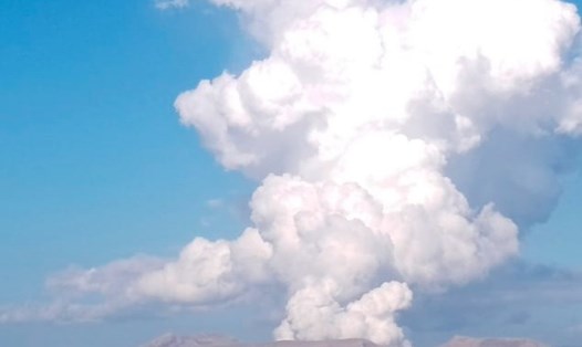 Hình ảnh từ ngọn núi lửa Taal vào ngày 26.3.2022. Ảnh chụp màn hình