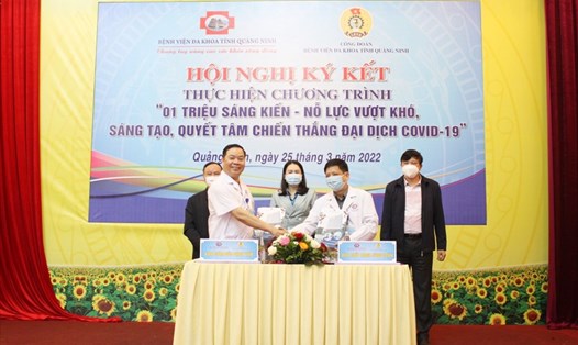 Ngày 25.3, lãnh đạo và công đoàn Bệnh viện đa khoa tỉnh Quảng Ninh ký kết thực hiện Chương trình "1 triệu sáng kiến" do Tổng LĐLĐVN phát động. Ảnh: CĐCC