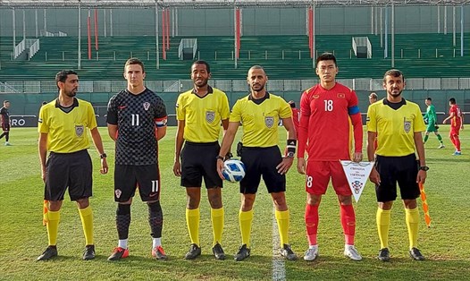 U23 Việt Nam (áo đỏ) để thua 0-1 trước U23 Croatia. Ảnh: VFF