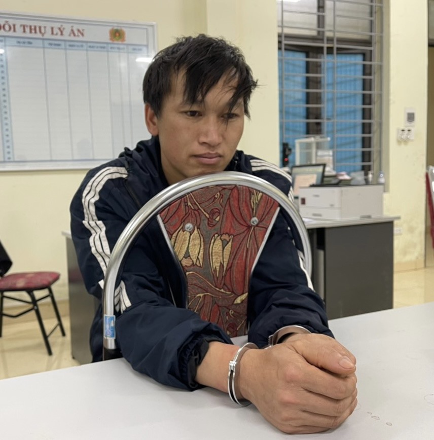 Đối tượng Giàng A Sứ tại cơ quan công an. Ảnh: Phượng Minh.