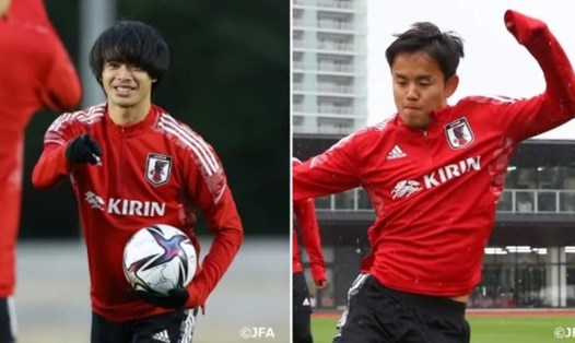 Kaoru Mitoma (trái) và Takefusa Kubo sáng cửa đá chính cho tuyển Nhật Bản để đấu tuyển Việt Nam. Ảnh: JFA