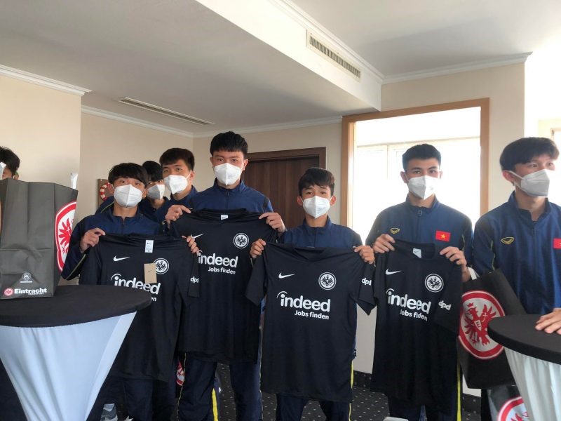 U17 Việt Nam được Eintracht Frankfurt tiếp đón nồng nhiệt
