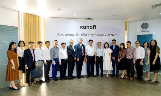 Đoàn đại biểu Bộ Y tế do Thứ trưởng Đỗ Xuân Tuyên dẫn đầu thăm và làm việc tại Nhà máy Sanofi Việt Nam