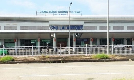 Máy bay khi hạ cánh sân bay Chu Lai thì bị chiếu đèn laser gây mất an toàn. Ảnh: Thanh Chung