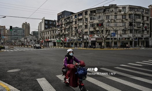 Một khu phố vắng vẻ ở Thượng Hải (Trung Quốc), ngày 28.3.2022. Ảnh: AFP