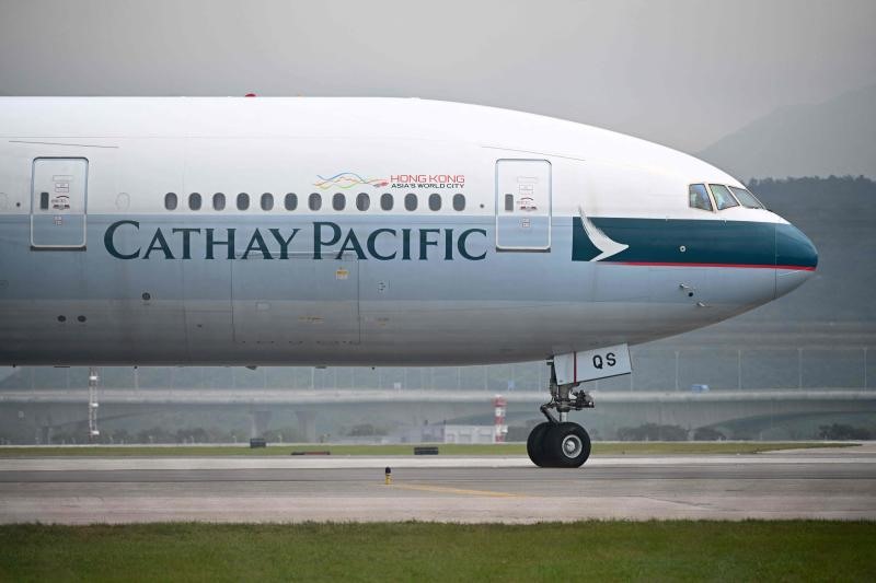 Máy bay chở khách Cathay Pacific chuẩn bị cất cánh từ sân bay quốc tế Hong Kong. Ảnh: AFP