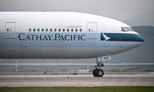 Máy bay chở khách Cathay Pacific chuẩn bị cất cánh từ sân bay quốc tế Hong Kong. Ảnh: AFP