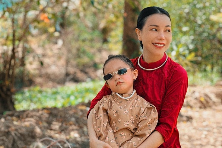 Trà Ngọc Hằng dạy con độc lập từ sớm Trà Ngọc Hằng dạy con độc lập từ sớm