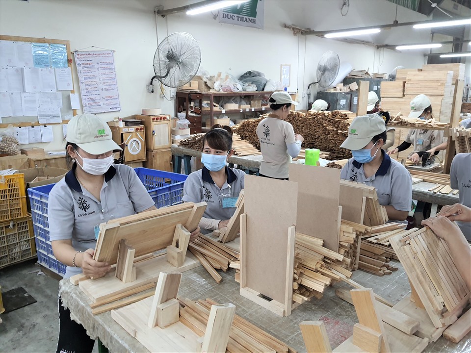 Nhiều doanh nghiệp ở TPHCM đã tổ chức cho F1 đi làm bình thường. Ảnh minh họa: Nam Dương