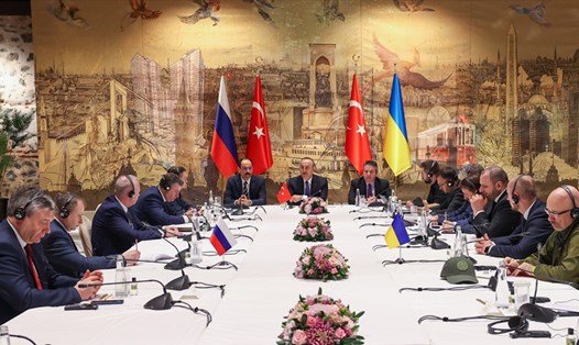 Phái đoàn Nga-Ukraina đàm phán tại Istanbul, Thổ Nhĩ Kỳ, ngày 29.3.2022. Ảnh: Anadolu