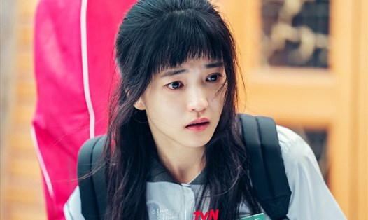 Kim Tae Ri mắc COVID-19 khi đang tham gia đóng phim của đài tvN. Ảnh: tvN.