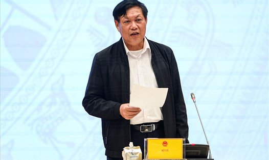 Thứ trưởng Bộ Y tế Đỗ Xuân Tuyên phát biểu tại họp báo. Ảnh: Phạm Đông