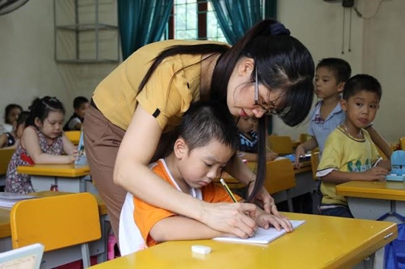 Giáo viên tiểu học, những người mẹ, người cha đặc biệt