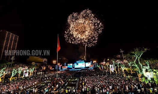 Phó Thủ tướng Vũ Đức Đam đồng ý cho TP.Hải Phòng bắn pháo hoa trong lễ khai mạc Lễ hội Hoa phượng đỏ 2022. Ảnh: Nguyễn Đức Nghĩa
