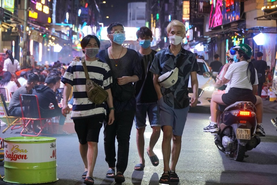 Phố Tây Bùi Viện vào cuối tuần. Ảnh: Chân Phúc