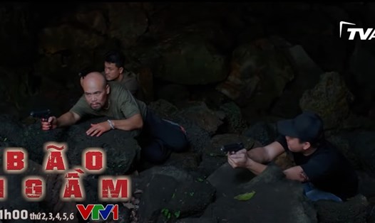 Trong “bão ngầm” tập 29, Tồng cùng đám Cường “chuột” cố thủ trong hang. Ảnh: CMH
