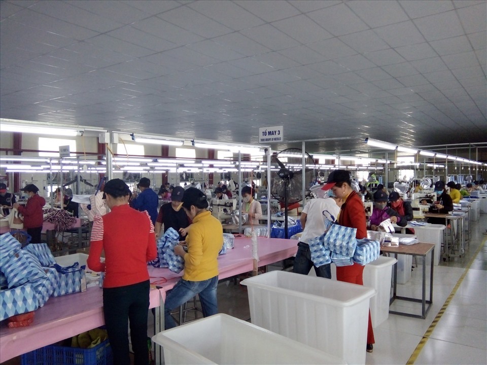 Các cấp công đoàn tiếp tục đẩy mạnh tuyên truyền, phổ biến, giáo dục pháp luật cho cán bộ công nhân viên và người lao động. Ảnh: Anh Vũ