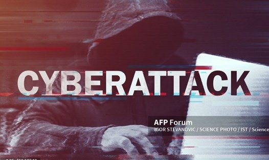 Nhiều nguồn tin nghi ngờ rằng Apple và Facebook đã cung cấp thông tin cá nhân của người dùng cho hacker. Ảnh: AFP