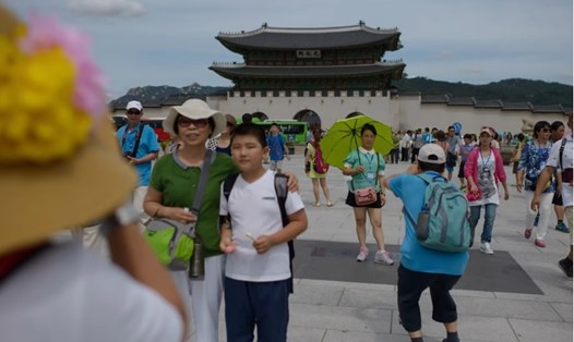 Người dân Hàn Quốc đang đổ xô đi du lịch bù sau khi các giới hạn được nới lỏng. Ảnh: AFP