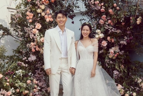 Những bức ảnh cưới đầu tiên của Hyun Bin và Son Ye Jin được công bố