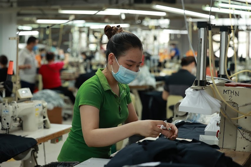 Phát triển sản xuất kinh doanh, tăng năng suất lao động. Ảnh: Hữu Chánh.